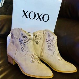 Womens XOXO Hollyn Bootie